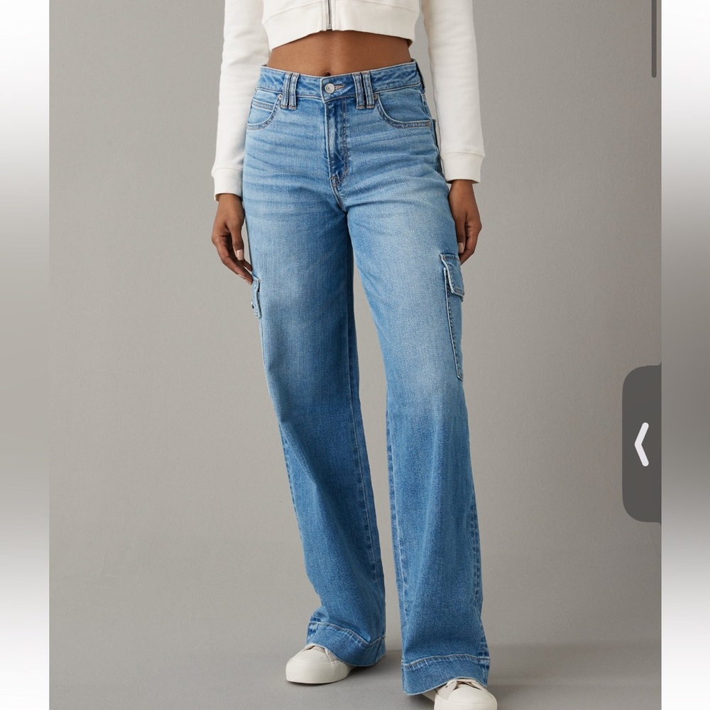 American Eagle Dreamy Drape Cargo Jeans Size 8Short